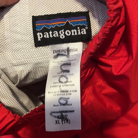 Patagonia Raincoat - Picture 2 of 3